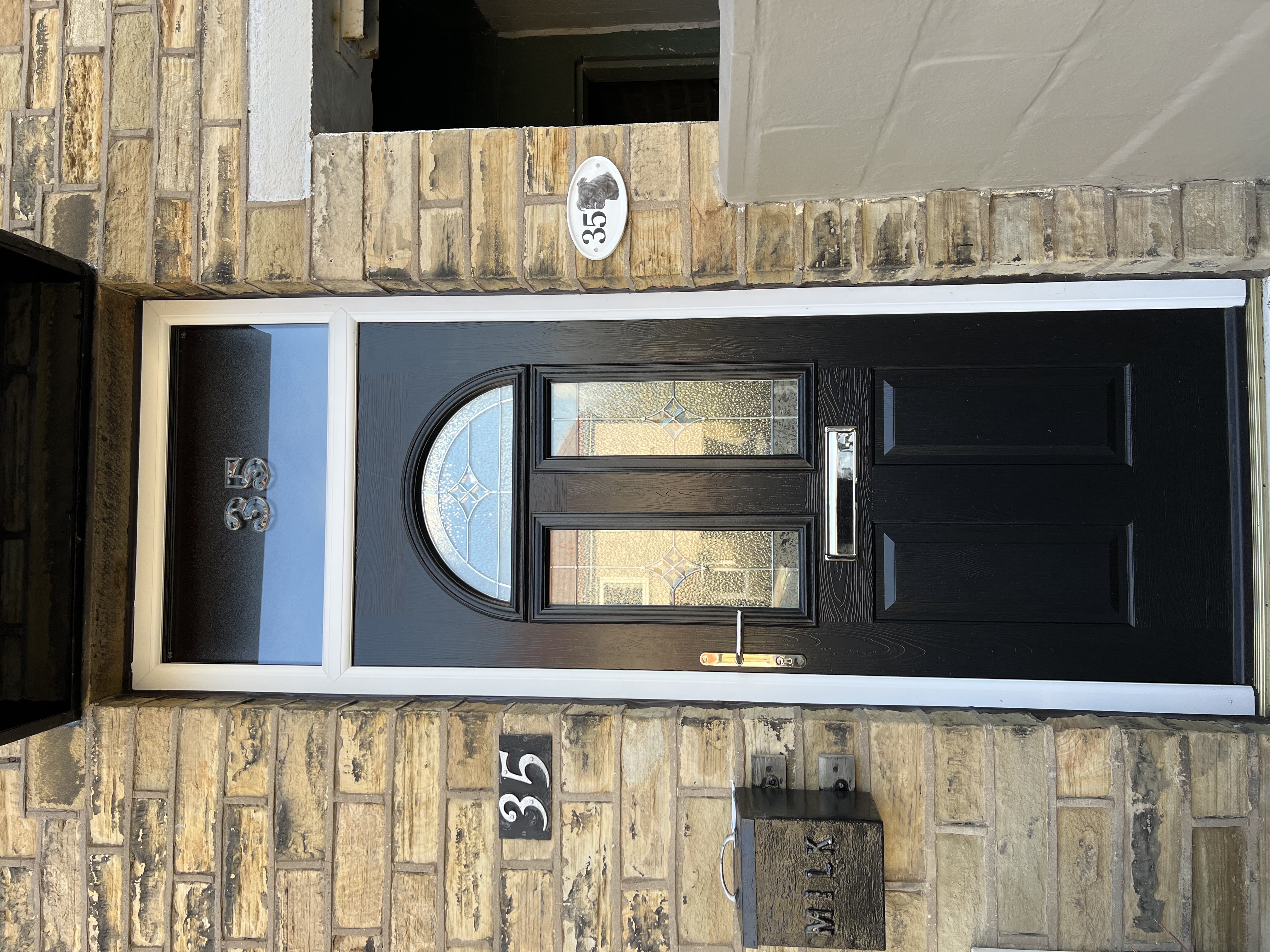 Conway 3 composite door in Schwarzbraun with Elegance glass and bevelled number